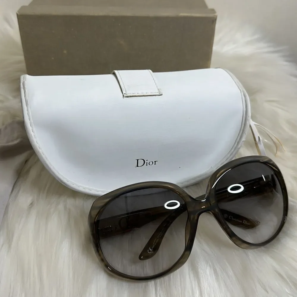 💯Authentic Dior  Sunglasses with Case🍀